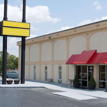 Super 8 By Wyndham Greensboro Dış mekan fotoğraf