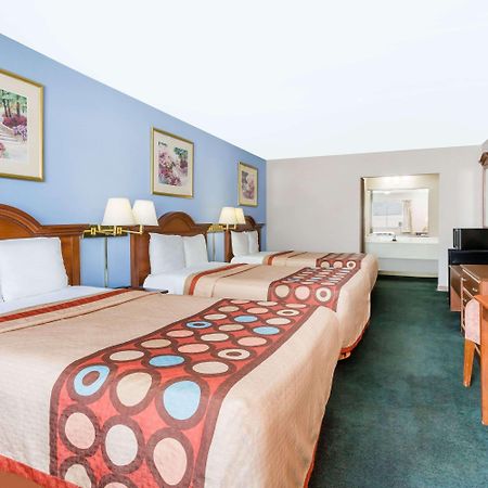 Super 8 By Wyndham Greensboro Dış mekan fotoğraf