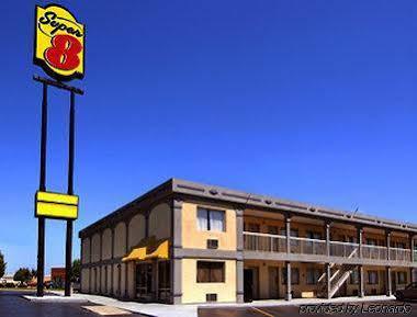 Super 8 By Wyndham Greensboro Dış mekan fotoğraf