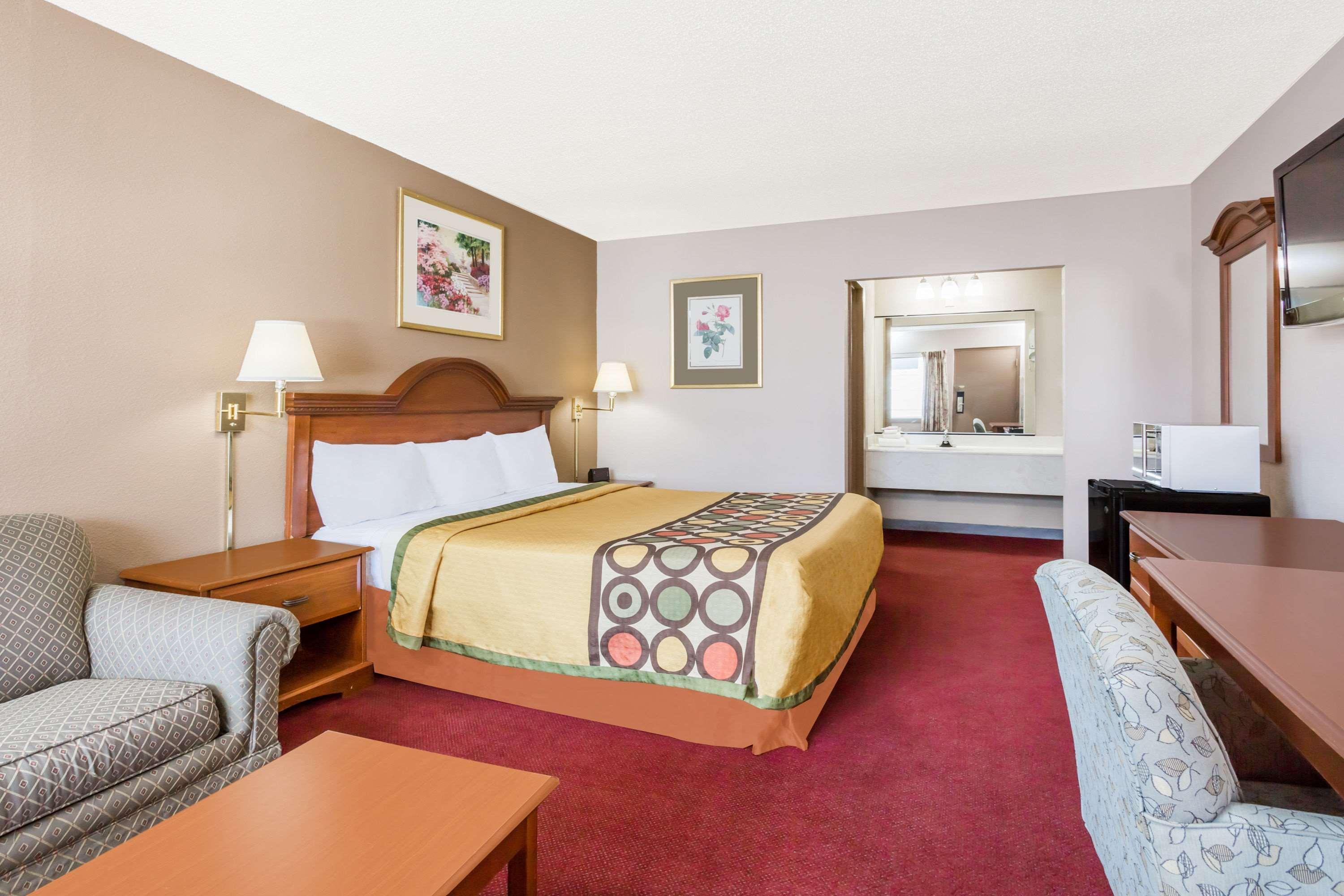 Super 8 By Wyndham Greensboro Dış mekan fotoğraf