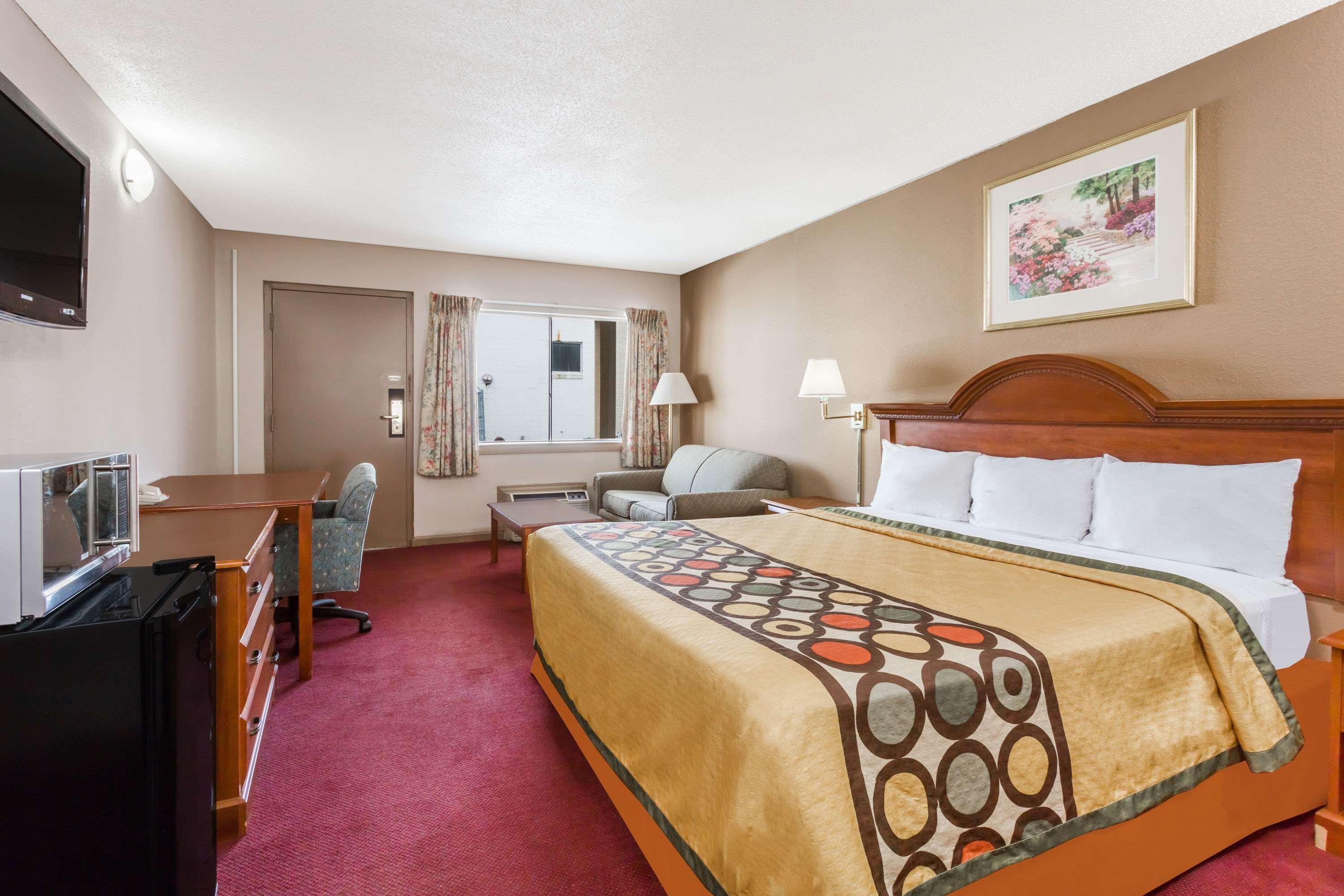 Super 8 By Wyndham Greensboro Dış mekan fotoğraf
