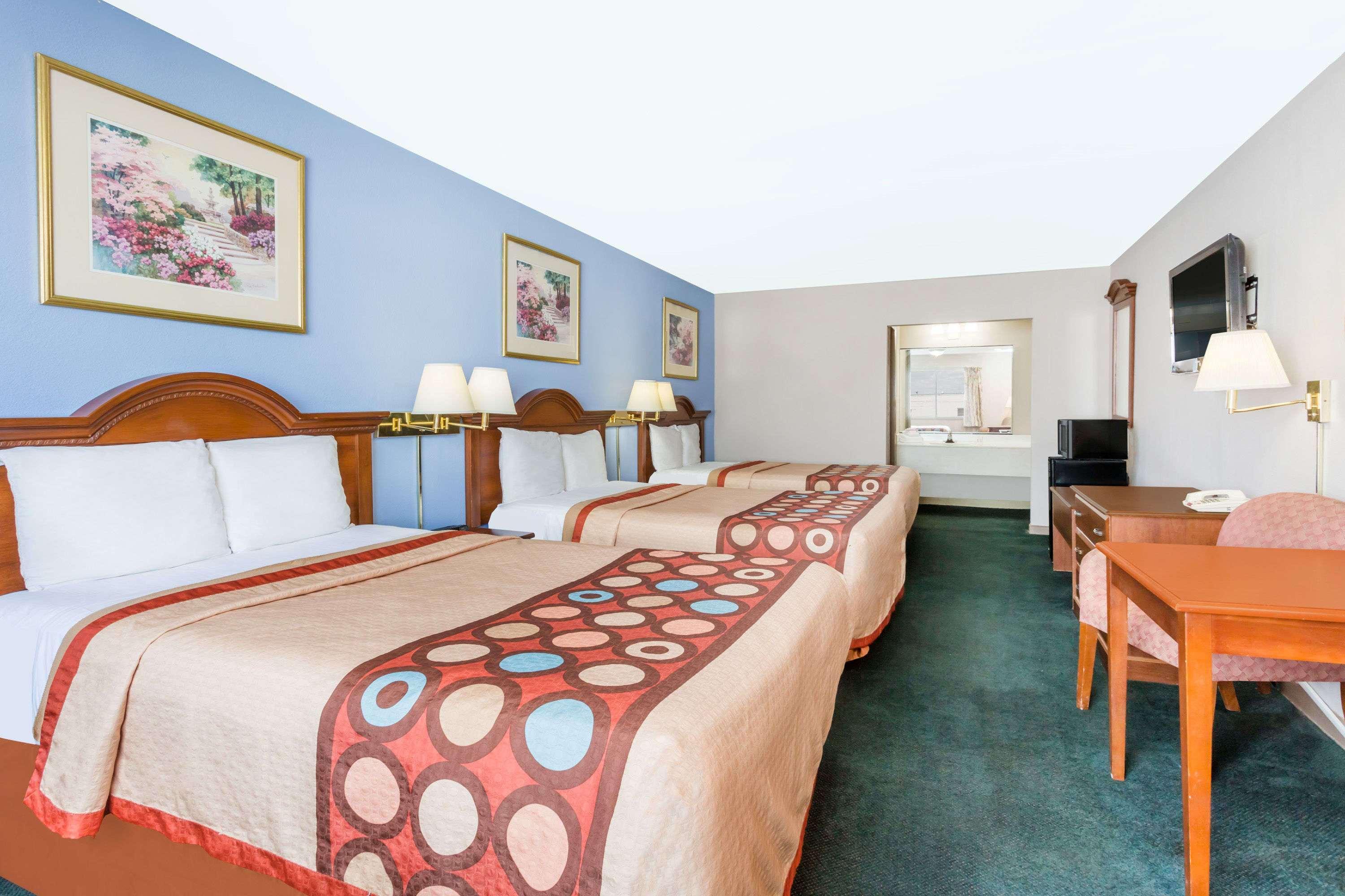 Super 8 By Wyndham Greensboro Dış mekan fotoğraf