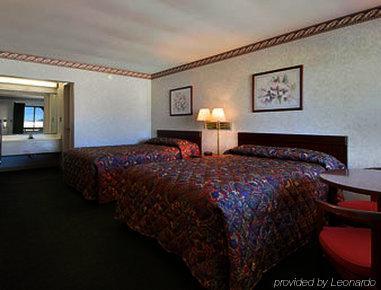 Super 8 By Wyndham Greensboro Dış mekan fotoğraf